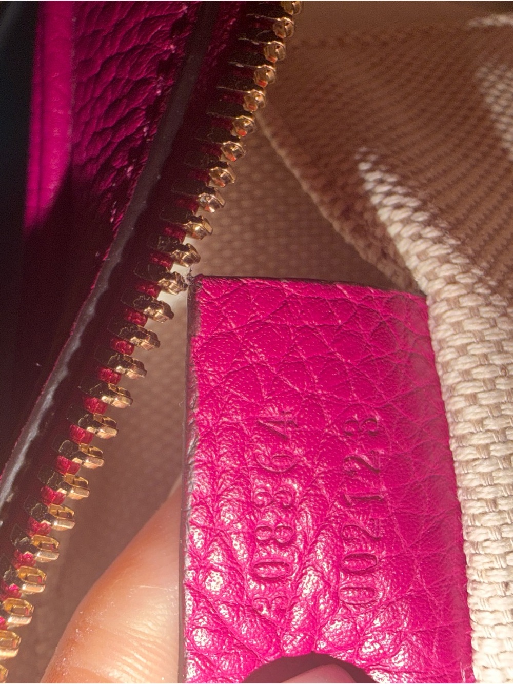 Authentic Gucci Soho Disco Crossbody Bag Fuchsia Pebbled Leather Tassel GG Logo - Picture 5 of 7